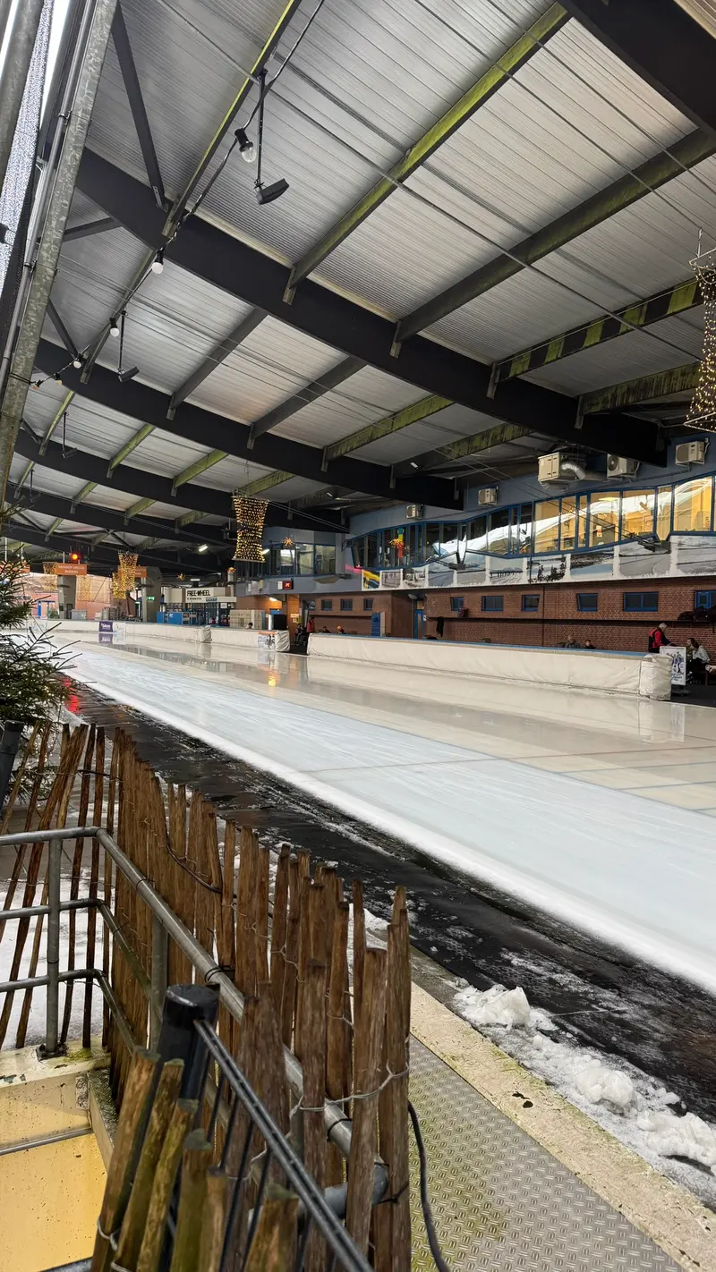 Schaatsen bij De Scheg in Deventer, goed te doen vanaf het park