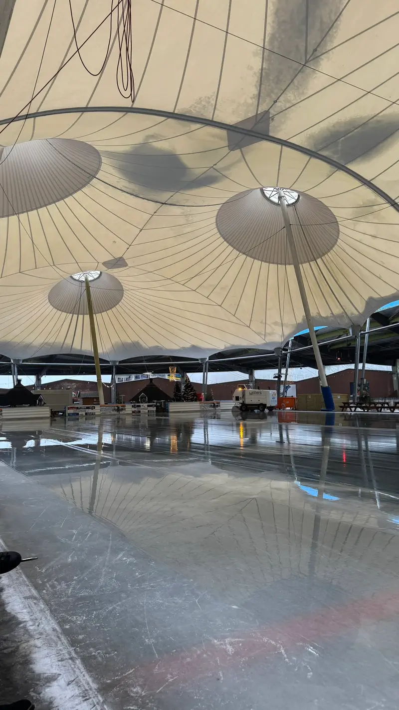 Kunstijsbaan De Scheg Deventer - gezinsvriendelijke schaatsbaan