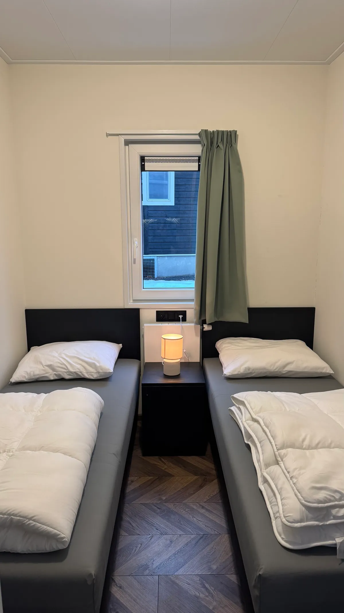 Slaapkamers 2 en 3 in vakantiehuis Hoenderloo - comfortabele boxsprings voor maximaal comfort