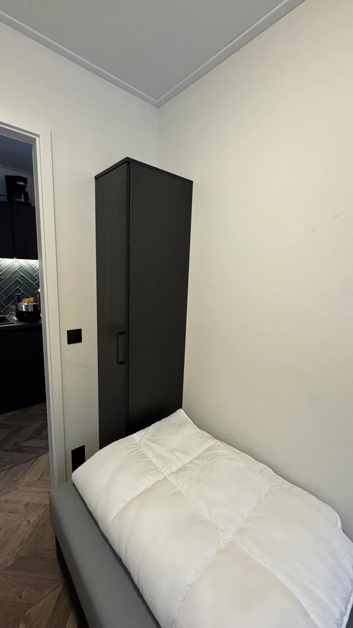 Slaapkamers 2 en 3 in vakantiehuis Woeste Hoogte nr 15 op de Veluwe - twee kamers met elk twee boxsprings, geschikt voor 4 personen